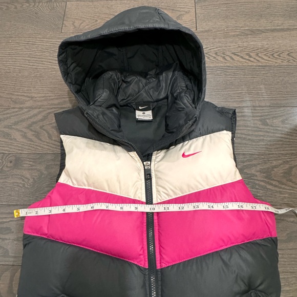 Women’s Nike Vest With Hood and pockets Size Small - Picture 2 of 6
